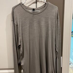 Lululemon Metal Vent Tech Breathe Longsleeve